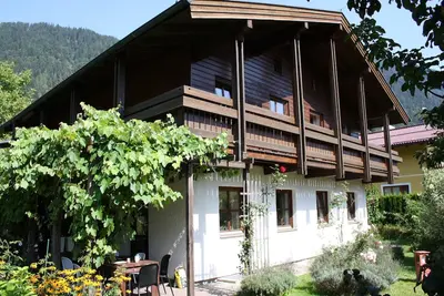 Image de Maison traditionnelle à Goldegg avec sauna
