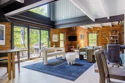 Image de Secluded w/ Pool, Spa, Fire Pit, Forest Views | Cragswood Cottage by AvantStay