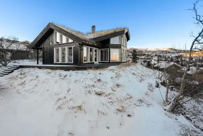 Image de Modern mountain cabin skiing, views and hiking