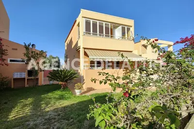 Villa privée avec barbecue, 3 chambres, 2 salles de bains, piscine commune avec jacuzzi.