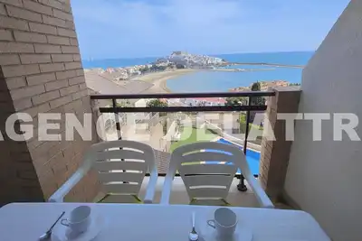 Image de Appartement avec vue panoramique sur le château et la mer, proche du centre, ascenseur, climatisation, parking privé.