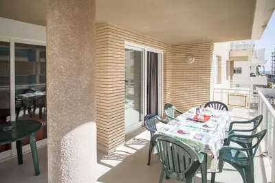 Image de Appartement proche de la plage, grande terrasse, 3 chambres, parking privé.