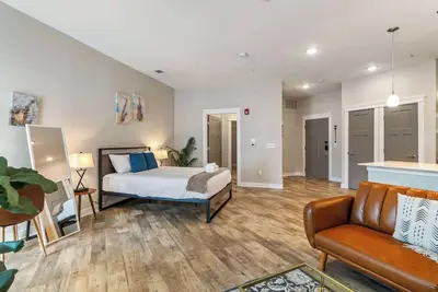 Image de CozySuites - Penrose On Mass with pool and parking#10