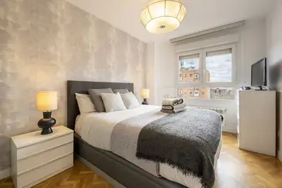 Image de Spacieux appartement de 3 chambres à coucher et 2 salles de bains dans un complexe résidentiel avec piscine, paddle _ Madrid