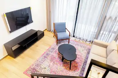 Image de Modern & Cozy Two-Floor Getaway: Central Location!