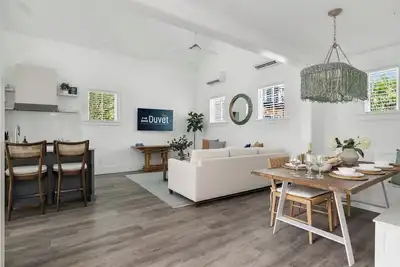 Image de Carolina Carnation | Luxury Southern Escape