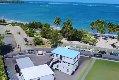 Image de Entire Beachfront Complex | 12 Bedrooms, 6 Baths | Sleeps 48