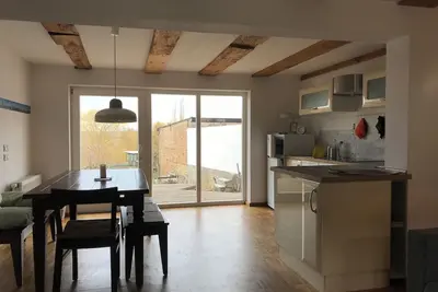 Image de Cozy vacation home with lake view and garden. The bathing area is only 2 minutes away!
