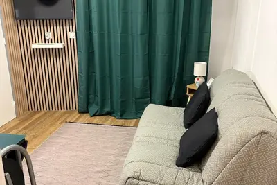 Image de Beau studio à 100 mètres de la mer vue montagne
