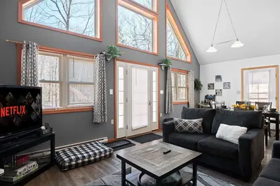 Image de Hot Tub, Fire-place, Game Room, Arrowhead Lake