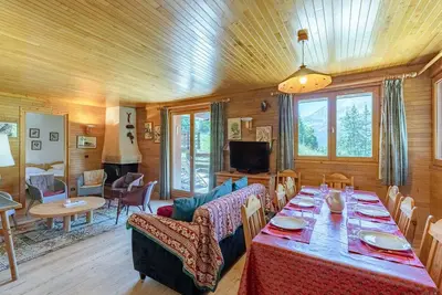 Image de Appartement 4 ch, 4 salles de bains, accès direct aux pistes, cheminée, Wifi, parking, Méribel
