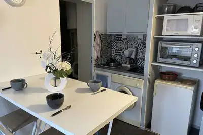 Image de Studio cabine avec loggia fermée et parking à 800m de la plage, animaux admis