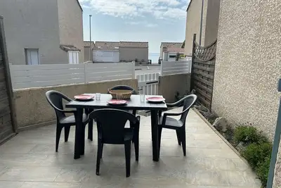 Image de Maison 2 pièces mezzanine à Saint Pierre la Mer, terrasse et parking privé