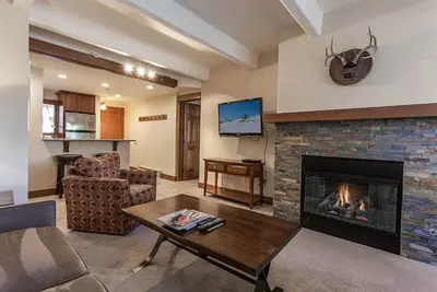 Image de Comfortable 2br Lionshead Village Antlers condo with pool, only 100 yds to lift!