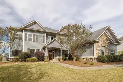 Image de Spacious 6-bedroom house in charming Evans with Ac, WiFi