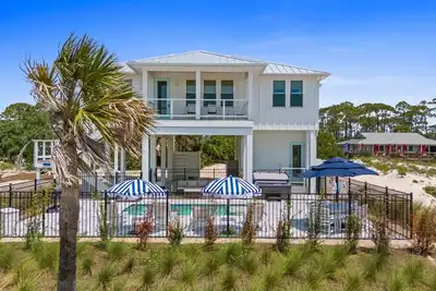 Image de The Quarterdeck private pool with beach access