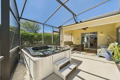 Image de Courtyard Villa with Spa in Belvedere