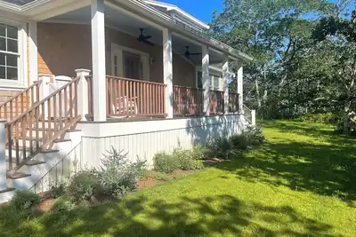 Image de Lovely peaceful Mv 3-bedroom island home, sleeps 12, with air and comm. pool.