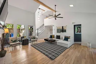 Image de One-of-a-Kind Mansion with Treehouse Suite *Location*