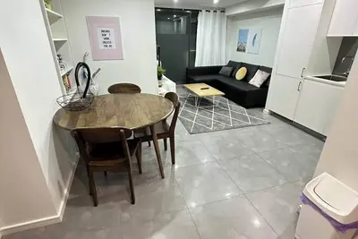 Image de 2bd Apt with Large Courtyard near The Star Casino