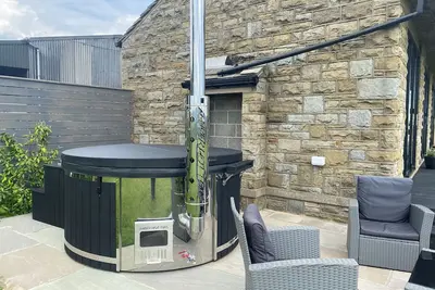 Image de Cosy 2 bedroom guesthouse in beautiful surroundings with hot tub. Pet friendly! !