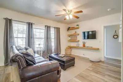 Image de Granbury Getaway: Cozy, Rustic 3-Bedroom Stay