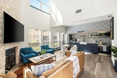 Image de *Modern 2br | Keurig, Desk, WiFi, Fireplace, W/D