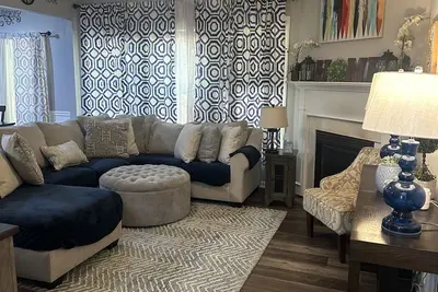 Image de Family-Friendly 3br Near Atl: Fenced Yard, Golf Cart & Pets Welcome