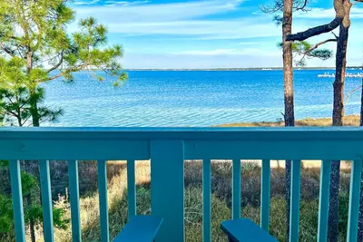 Image de Bayfront townhome with incredible views, close to beach, private washer/dryer