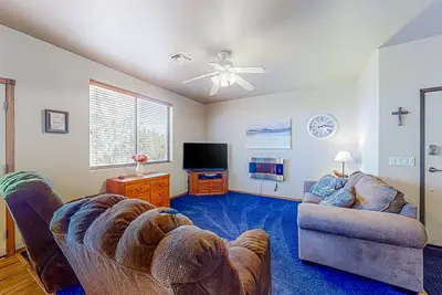 Image de Scenic mountain condo with balcony, gas grill, smart Tvs, central air, & W/D