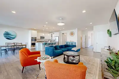 Image de Ocean View Beach Club house with shared pool, sports courts, & gym