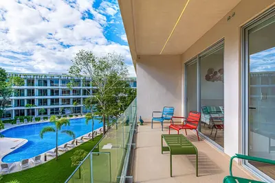 Image de Charming retreat w/spacious balcony, pool, and all the essentials for relaxation