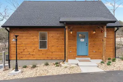 Image de Cabin near Thunder Ridge w Pvt Hot Tub, Cmty Indoor Pool, Free Attraction Tickets