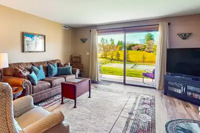 Image de Charming 2br Chetola Resort Condo with fireplace, Walk-in shower, and jetted tub