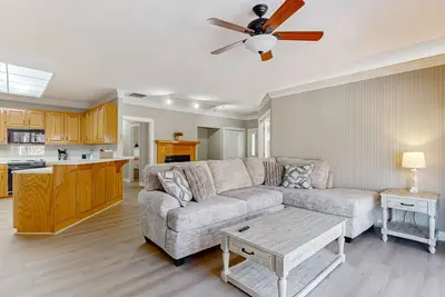 Image de Spacious condo with gorgeous balcony views and shared pool