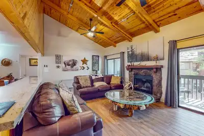Country style condo with fire pit, private W/D, and full kitchen