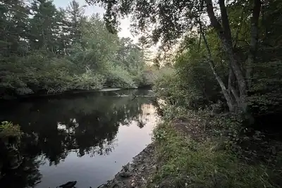 Image de Cozy apartment along the Wood River in the heart of Richmond.