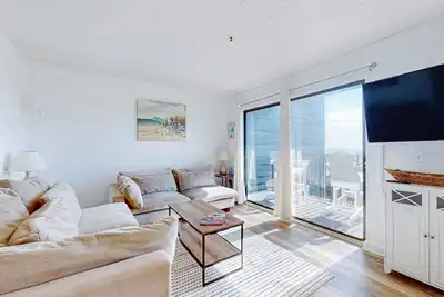 Image de Oceanview condo with pool, hot tub, private balcony & beach access