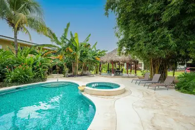 Image de Pet-friendly apartment with W\/D and a refreshing outdoor pool