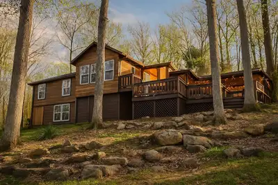 Image de Lakeview Landing - Beautiful Lakefront Home With Dock
