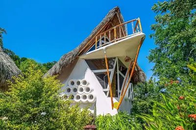 Image de Unwind in Paradise: A Serene Getaway in Isla de Navidad