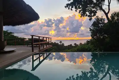 Tranquil Retreat with Pool, Views of the ocean, close to beach