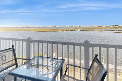 Image de Fenwick Landing townhome w/shared pool, patio & balcony with water view