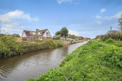 Image de Pett Level Beach House