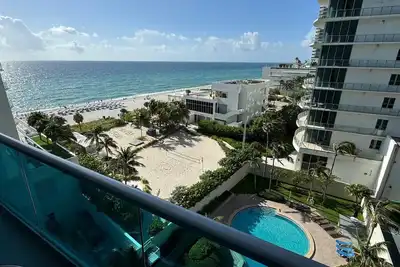 Image de Ocean view large 2 bedroom remodeled, on the beach