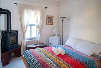 Image de Artistic Warmth in a Victorian Manor