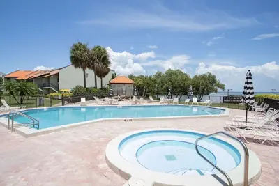 Image de \"Unwind in Paradise: Discover the Serenity of Tierre Verde\"