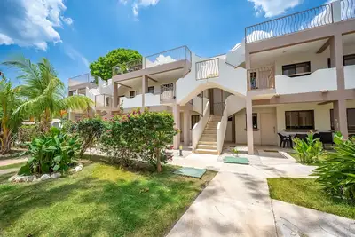 Image de 2nd-floor condo near El Coco Beach with outdoor pool, balcony, Ac, & rooftop