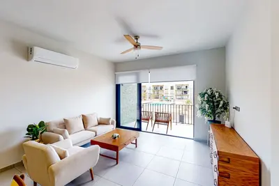 Dog-friendly apartment with gorgeous views, heated pool, open concept, & Ac