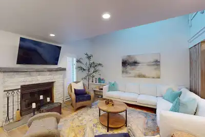 Image de Spacious house with deck, balcony, grill, Washer/Dryer & Wifi